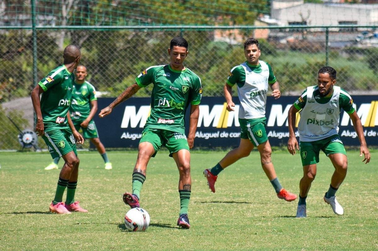 Treino do Amrica no CT Lanna Drumond nesta segunda-feira (24)