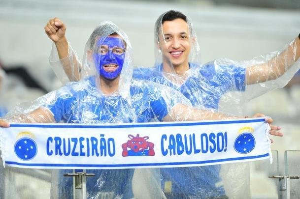 Torcida do Cruzeiro foi ao Mineiro com esperana, mas viu outra pssima atuao do time, nova derrota e saiu revoltada