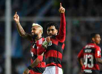 Após marcar o gol do Flamengo no empate contra o Racing pela Libertadores, jogador foi perguntado sobre críticas da torcida