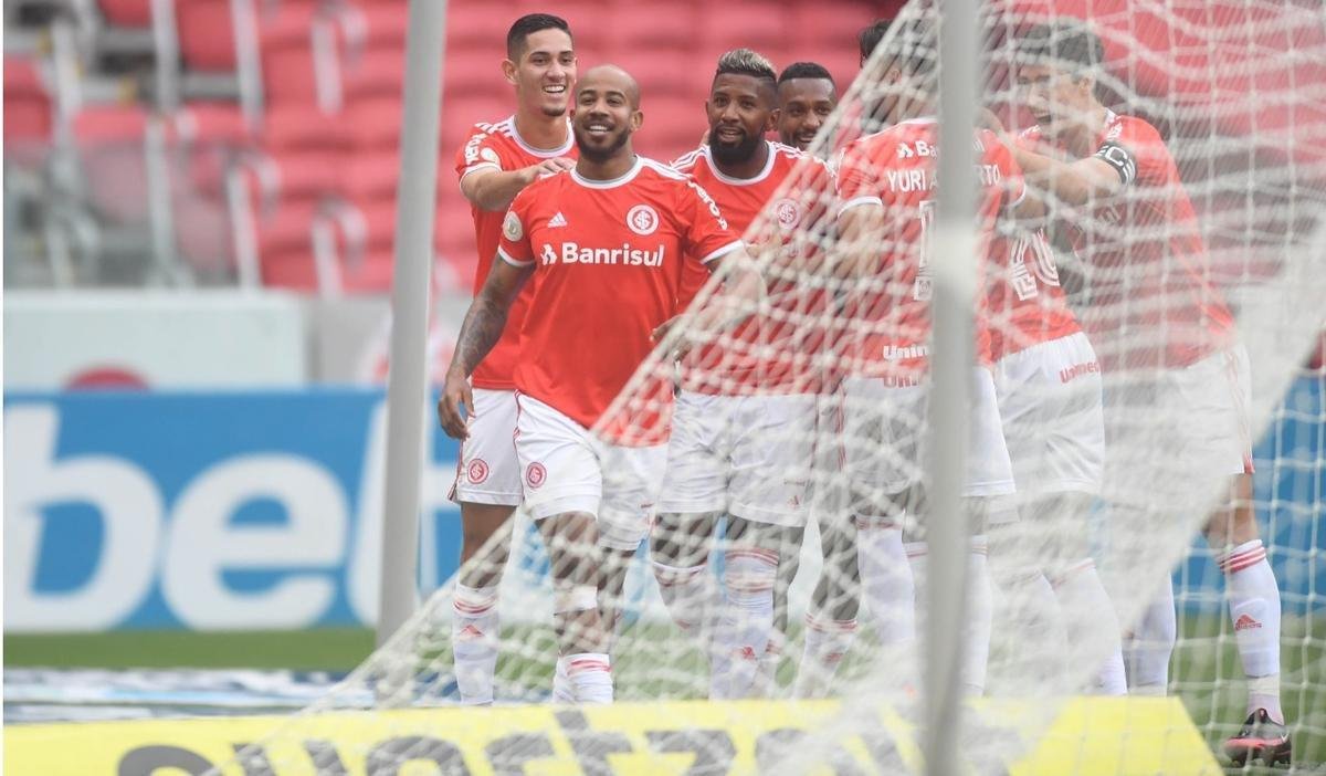 Flamengo x Internacional - fim de semana de 20/2 e 21/2, sem horrio definido, no Maracan, pela 37 rodada
