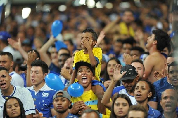 Depois do gol do Palmeiras, o jogo ficou tenso e com ataques alternados