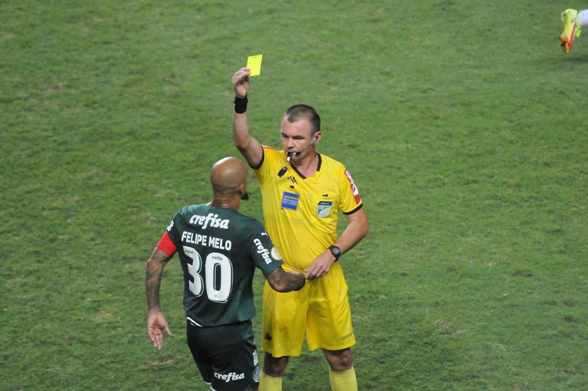 Ademir, de pnalti, sacramentou a virada do Amrica sobre o Palmeiras no Independncia