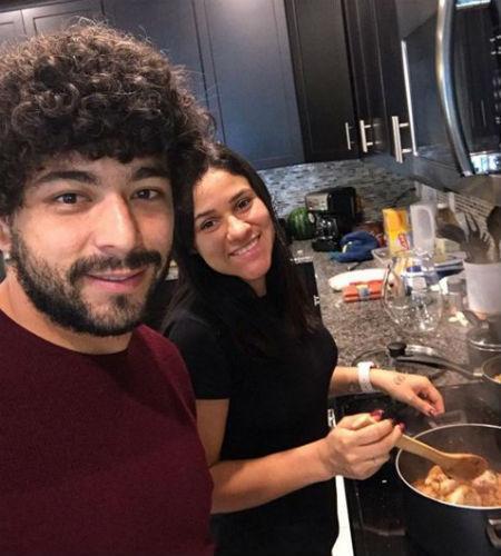 Luan com a famlia em casa