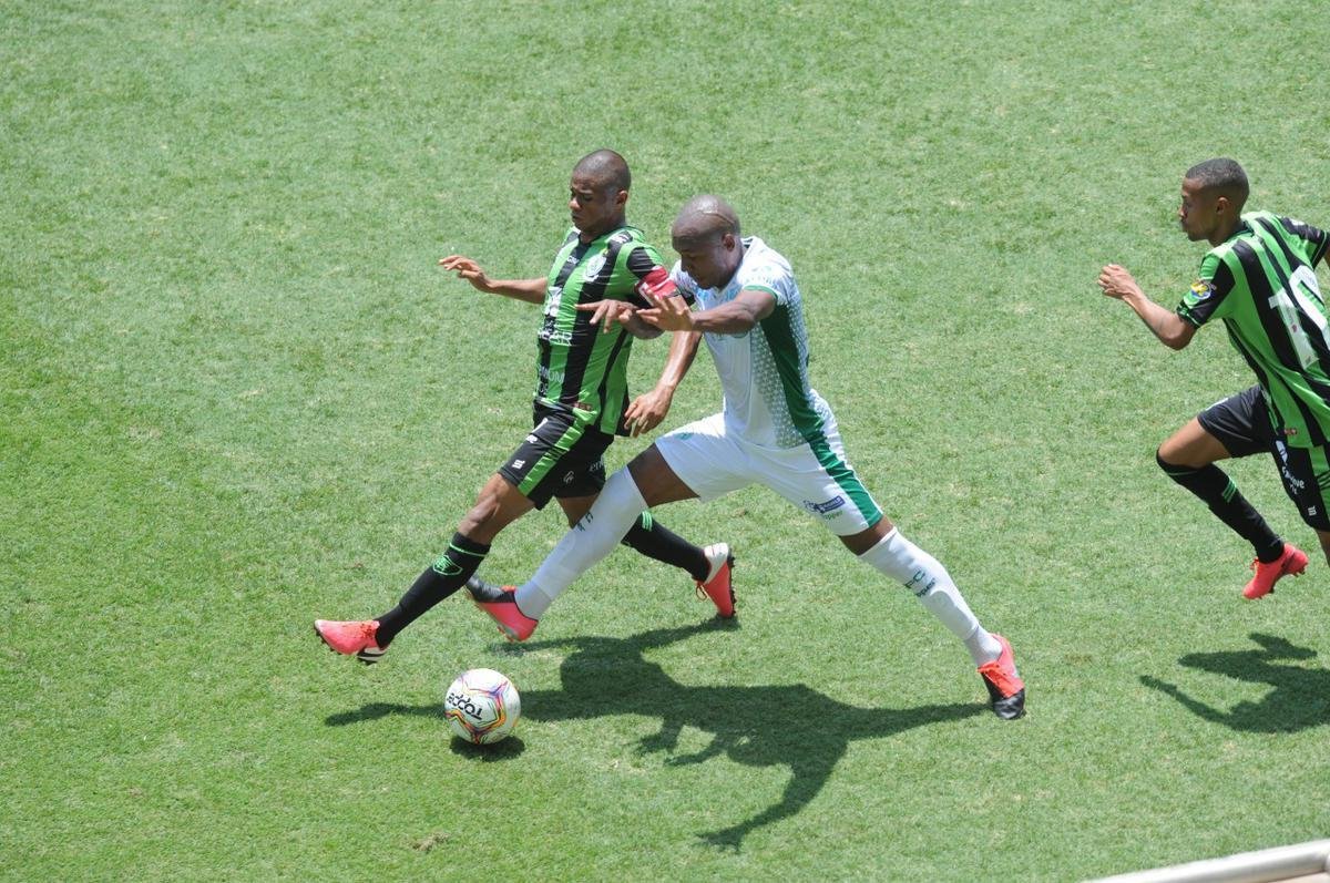 Equipes se enfrentaram neste sbado, pela 13 rodada da competio