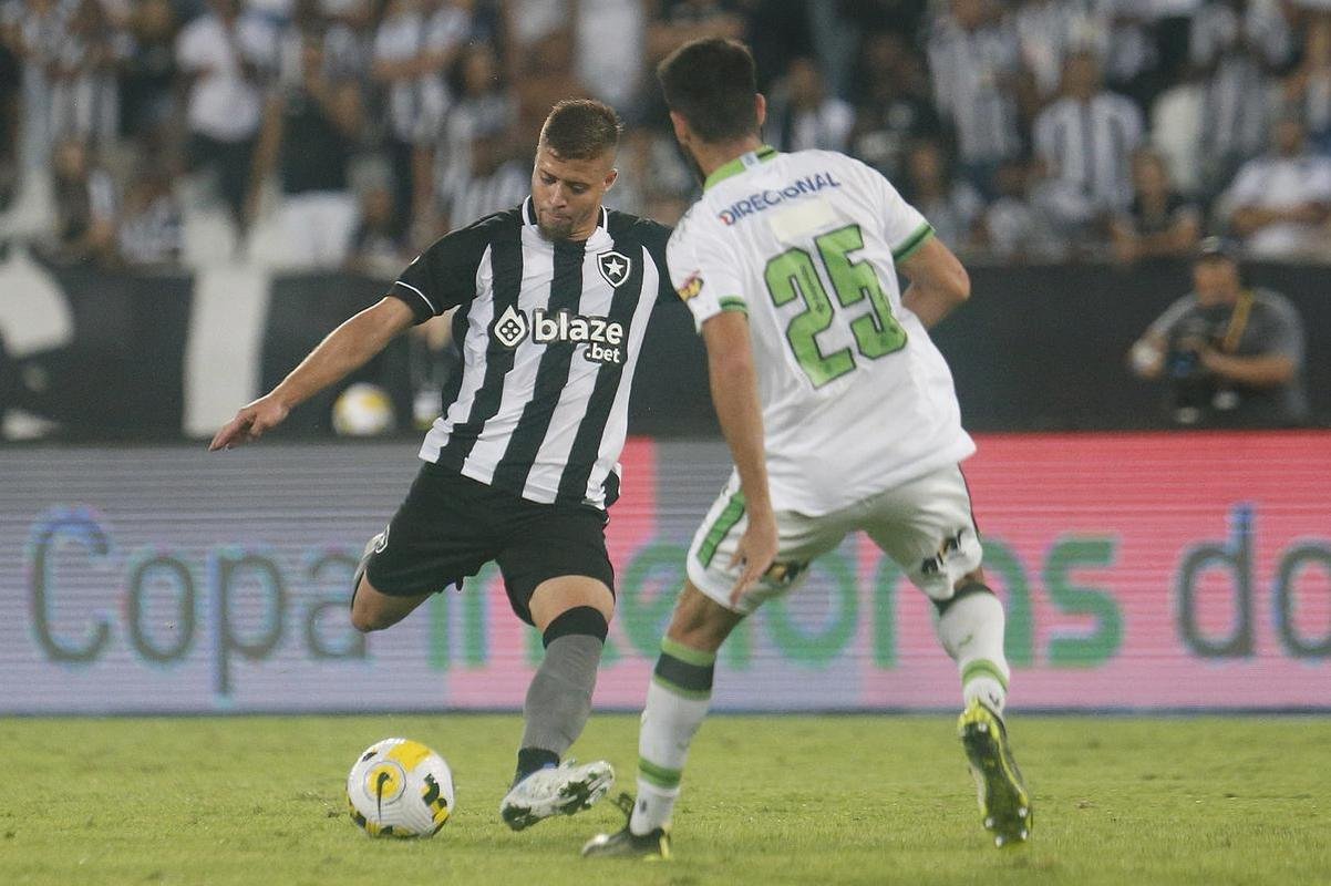 Fotos da partida entre Botafogo e Amrica, pelo duelo de volta das oitavas de final da Copa do Brasil. Jogo foi realizado nesta quinta-feira (14), no estdio Nilton Santos, na cidade do Rio de Janeiro.