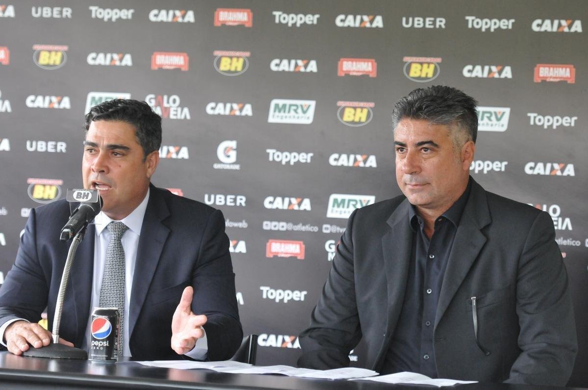 Atltico voltou ao trabalho nesta quinta-feira e apresentou Ricardo Oliveira; alm do atacante, presidente Sergio Sette Cmara e diretor de futebol Alexandre Gallo falaram com os jornalistas