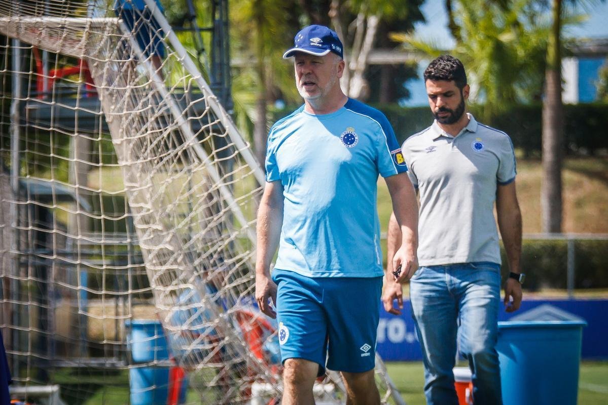 Cruzeiro treinou na manh desta sexta-feira (01/02), na Toca da Raposa II