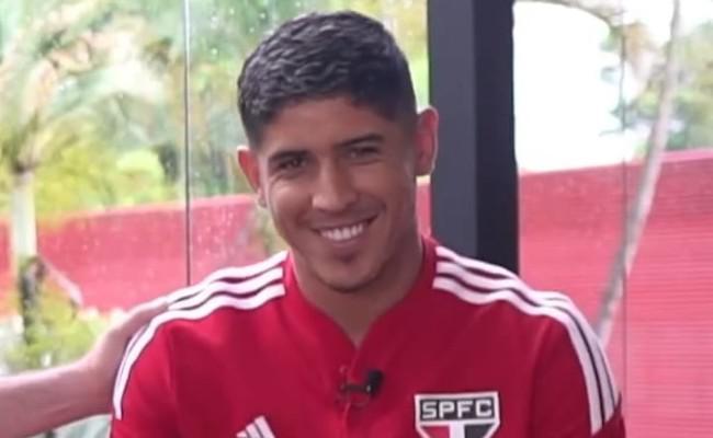 São Paulo anunciou o zagueiro Alan Franco, em live no SPFC Play
