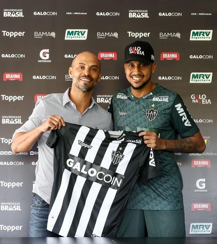 Imagens da apresentao de Jair no Atltico