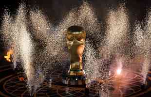 Entrada de Argentina e Frana no campo do Estdio Icnico de Lusail para a final da Copa do Mundo foi um espetculo  parte. Veja fotos do show de fogos, de luzes e da execuo dos hinos nacionais dos dois pases