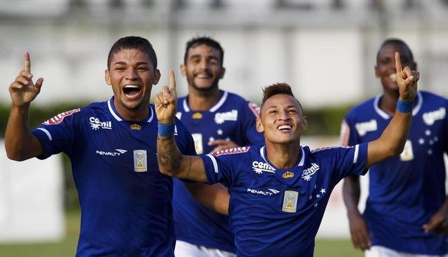 Fotos do jogo entre Tupi e Cruzeiro, em Juiz de Fora, pela quinta rodada do Campeonato Mineiro