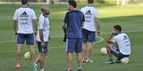 Seleo Argentina treinou nesta tera na Cidade do Galo com Lionel Messi. O craque cobrou faltas, afiou a pontaria e, em seguida, deixou a atividade mais cedo para se poupar. Na parte final, o tcnico Bauza orientou um trabalho em campo reduzido
