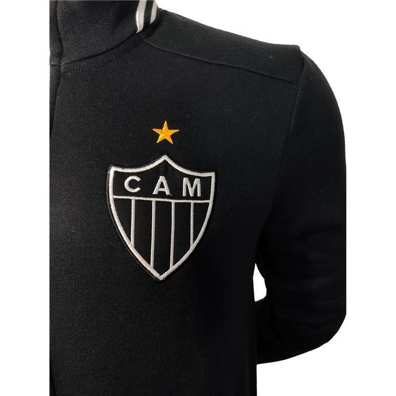 Aguardado pela torcida do Atltico, os agasalhos fabricados pela Le Coq Sportif chegaram s lojas. Entretanto, torcedores reclamaram do preo das peas e notaram diferenas com relao aos modelos usados pela comisso tcnica
