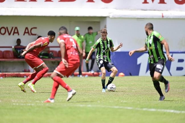 Jogo foi disputado com muito calor, em Nova Lima, na manh deste sbado 