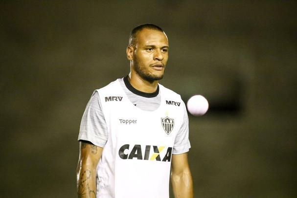 Jogadores trabalharam com bola no Almeidão, em João Pessoa, local da partida desta quarta, às 21h45, contra o Botafogo-PB, pela segunda fase da Copa do Brasil. Houve treinamento de pênaltis