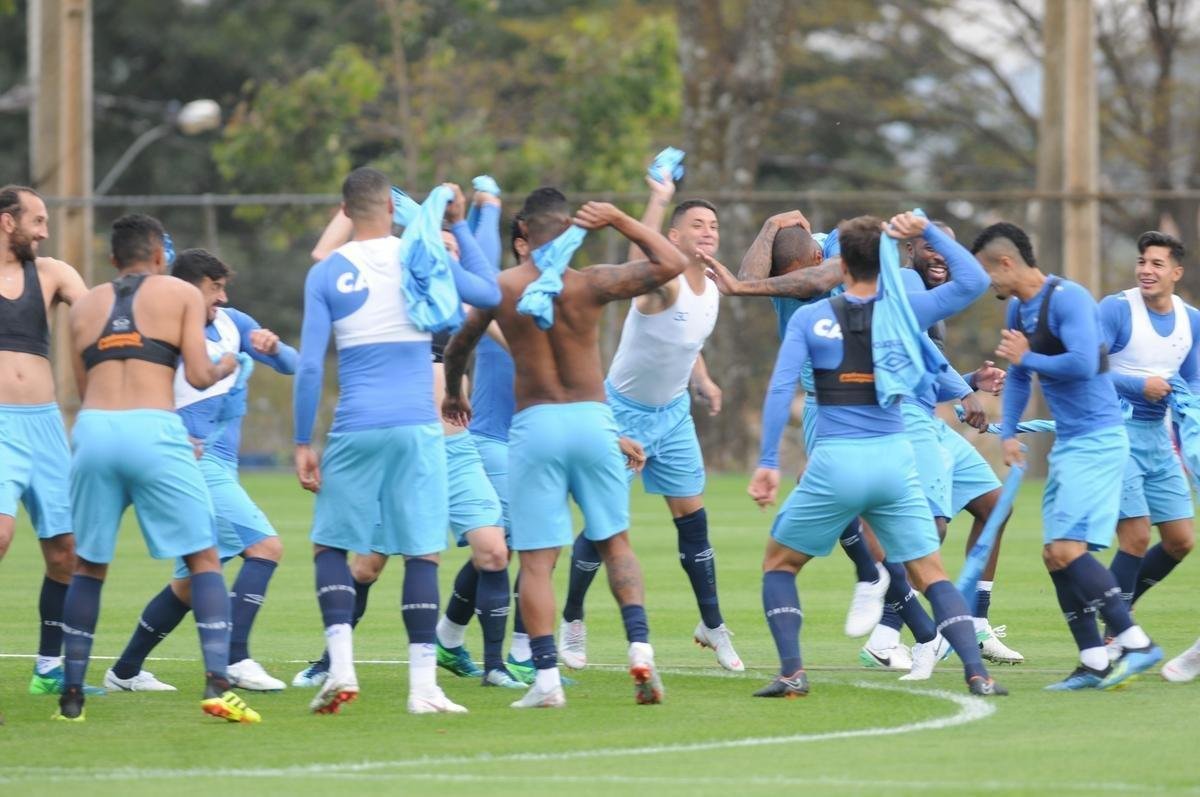 Toca da Raposa II teve sexta-feira descontrada por conta da volta de Ded  Seleo