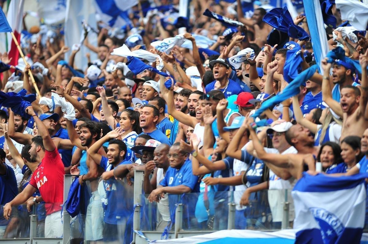 Fotos da torcida cruzeirense na deciso do Campeonato Mineiro, contra o Atltico, no Mineiro