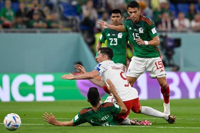 Imagens do jogo entre Mxico e Polnia, pelo Grupo C da Copa do Mundo.