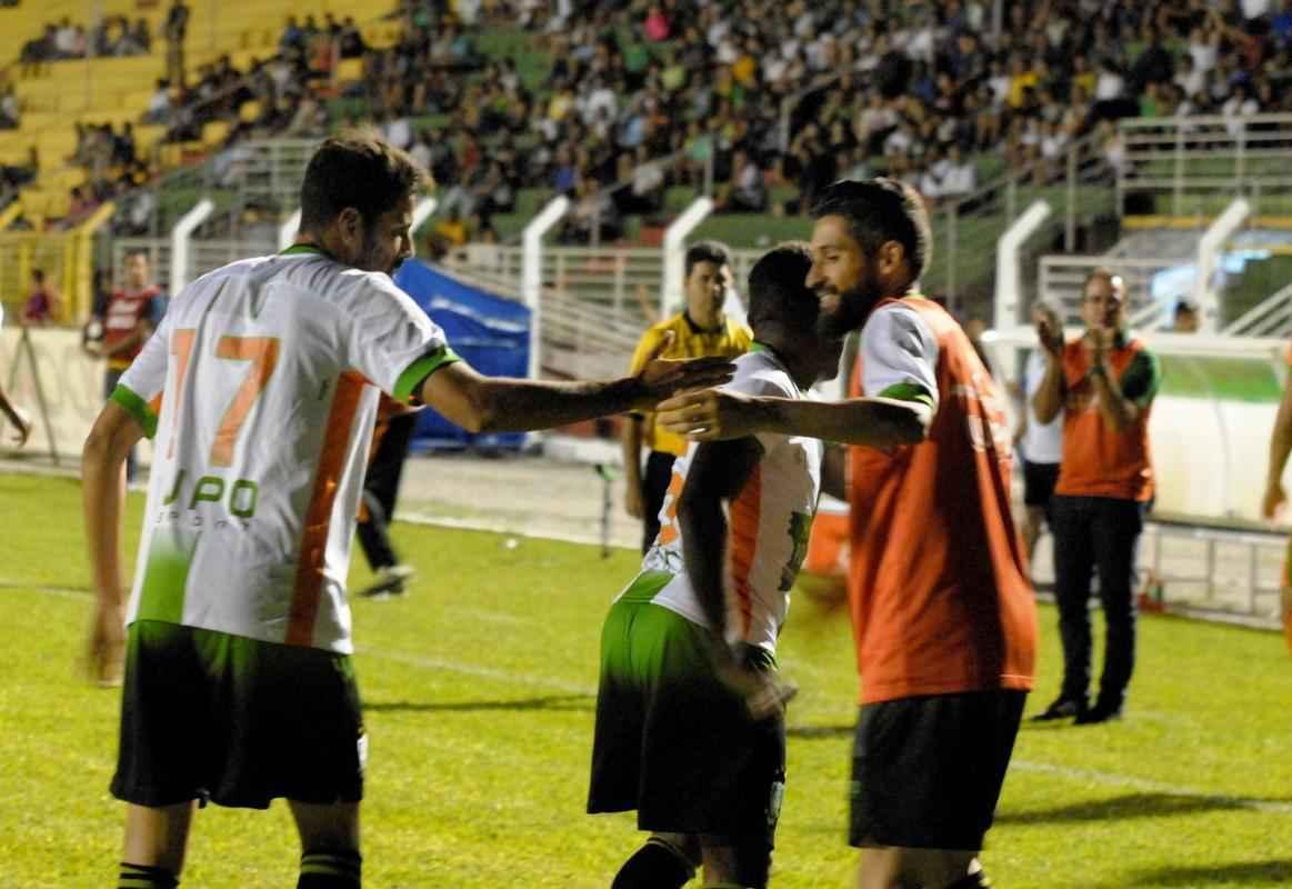 Fotos de Caldense x Amrica, jogo disputado em Poos de Caldas, pela terceira rodada do Campeonato Mineiro