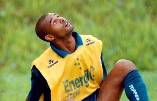 Z Maria (2000) - ex-jogador da Seleo Brasileira, o lateral-direito Z Maria chegou ao Cruzeiro sob grande expectativa, uma vez que acumulava experincias bem sucedidas em Parma, Vasco e Palmeiras. Sua passagem pela Toca, no entanto, durou pouco. Foram 24 jogos e dois gols marcados. Seu ltimo jogo pela Raposa aconteceu em junho de 2000.