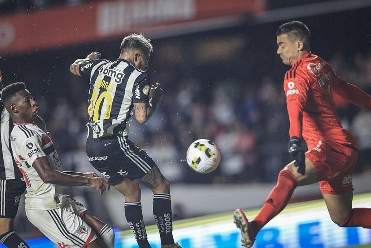 So Paulo e Atltico se enfrentaram nesta tera-feira (1/11) pela 35 rodada do Campeonato Brasileiro