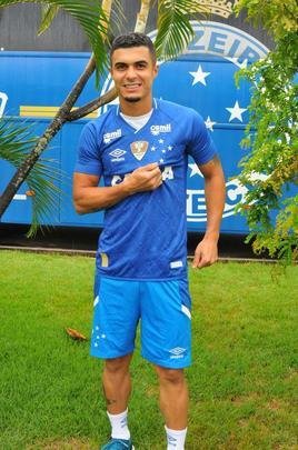 Cruzeiro apresentou o lateral-esquerdo Egdio como novo reforo para a temporada 2018