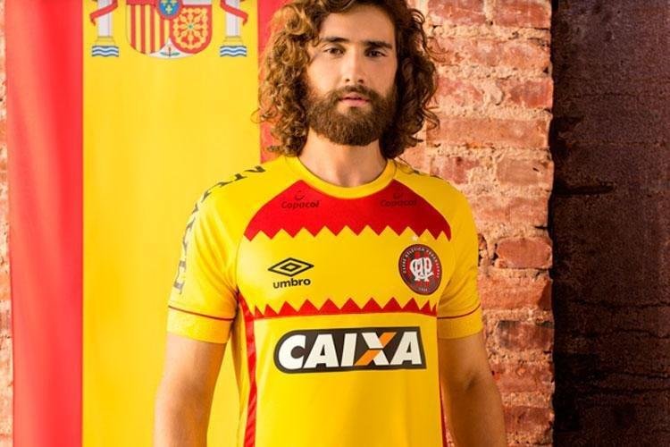 Camisa nmero dois do Atltico-PR  uma aluso  seleo da Espanha, com as cores caractersticas