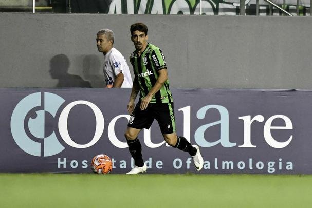 Fotos do primeiro tempo do duelo entre Amrica e Guarani, no Independncia, pela 11 rodada do Mineiro