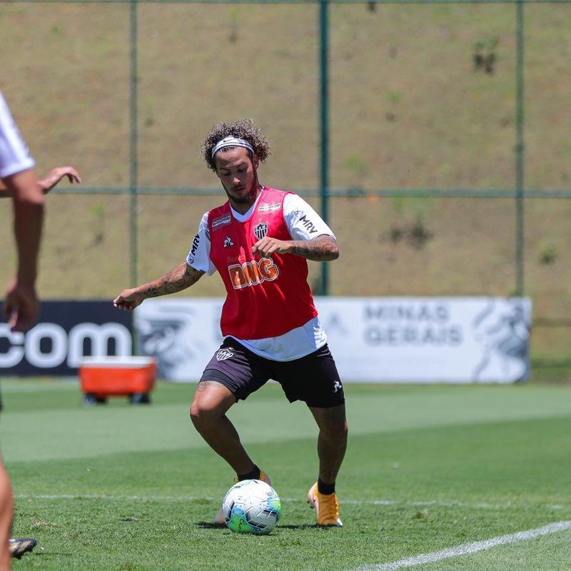 Atlético divulga fotos do novo uniforme de treino
