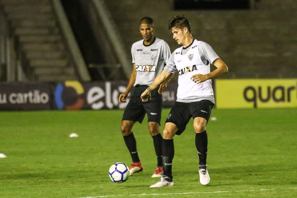 Jogadores trabalharam com bola no Almeido, em Joo Pessoa, local da partida desta quarta, s 21h45, contra o Botafogo-PB, pela segunda fase da Copa do Brasil. Houve treinamento de pnaltis