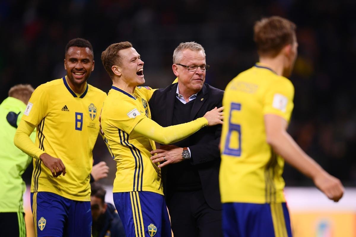 Festa da Sucia com a conquista da vaga na Copa de 2018 sobre a tradicional Itlia