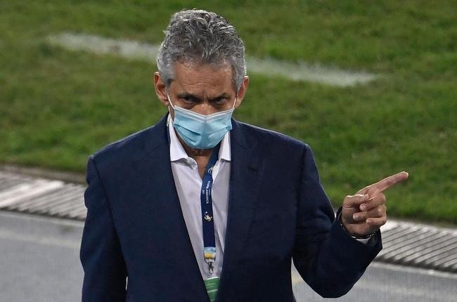 Brasil e Colmbia se enfrentaram no Estdio Nilton Santos, pelo Grupo B da Copa Amrica