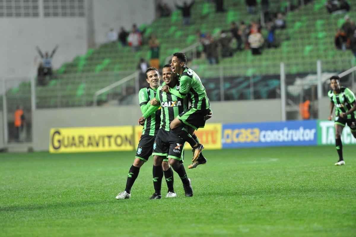 Amrica e Londrina se enfrentaram no Independncia, pela 18 rodada da Srie B do Brasileiro