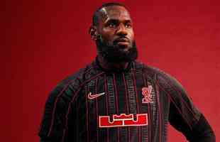 Linha Liverpool FC x LeBron conta com modelos streetwear, uniformes de futebol e jersey; peas j esto disponveis na Europa e no site oficial do Liverpool 
