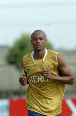 Em 2007, Luizão foi negociado com o Locarno, da Suíça, por 2 milhões de euros