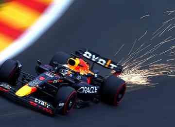 Após dominância de Carlos Sainz em primeiro treino, piloto holandês da Red Bull volta a marcar menor tempo no TL2