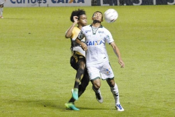 Fotos da vitria de virada do Amrica sobre o Cricima no Estdio Heriberto Hulse, em Cricima, pela Srie B