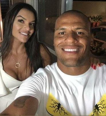 Patric comemorou ao lado da esposa
