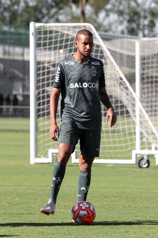 Jair - Inicialmente, quatro jogadores brigam por duas posies no meio-campo. Como Gustavo Blanco, um dos jogadores que podem ser titulares, ainda est na fase final de recuperao de leso, Jair pode ser utilizado com maior frequncia neste incio de ano.
