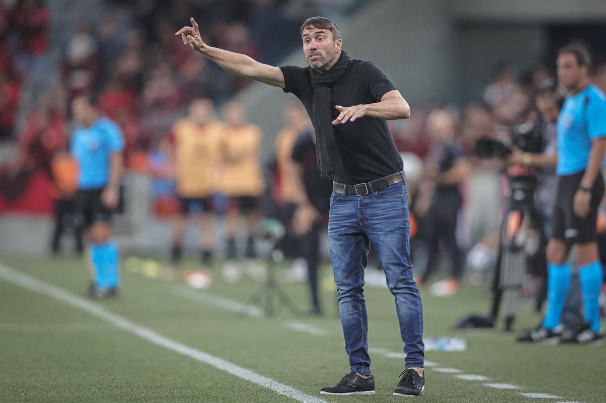 O Atltico visitou, na noite desta tera-feira (18/4), o Athletico-PR na Arena da Baixada, em Curitiba. A partida foi vlida pela 2 rodada do Grupo G da Copa Libertadores de 2023.