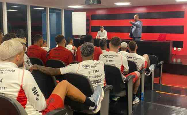 Senador Carlos Portinho conversou com os jogadores do Flamengo sobre apostas esportivas