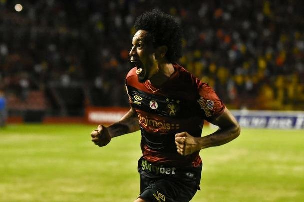 De virada e com gols de Hernane e Guilherme, o Sport reencontrou o caminho das vitórias, diante do Paraná, na Ilha do Retiro, pela 31ª rodada da Série B
