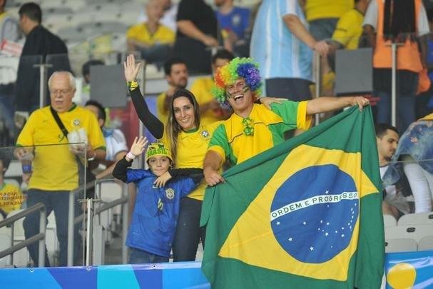 Fotos das torcidas de Brasil e Argentina, no Mineiro, no clssico vlido pela semifinal da Copa Amrica