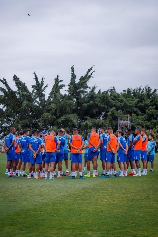 Treino do Cruzeiro nesta segunda-feira, na Toca da Raposa II. Time de Rogrio Ceni enfrenta o Cear na quarta-feira, s 19h30, no Castelo, em Fortaleza, pela 21 rodada do Campeonato Brasileiro