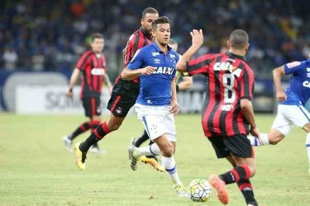 Fotos da partida entre Cruzeiro e Atltico-PR no Mineiro