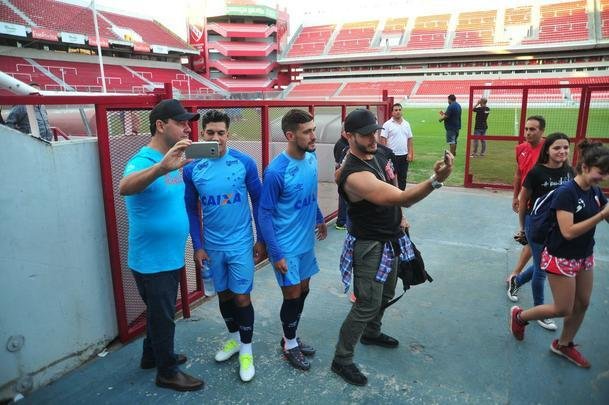 Fotos do treino do Cruzeiro no estdio Libertadores de Amrica, casa do Independiente, em Avellaneda. Time celeste fechou preparao para o jogo contra o Racing, s 21h30 desta tera-feira, no El Cilindro, pela primeira rodada do Grupo 5 da Copa Libertadores (Ramon Lisboa/EM D.A Press)