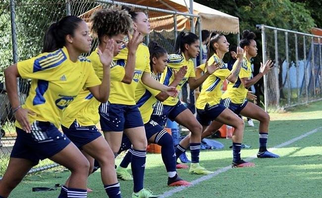 O time feminino do Cruzeiro realiza a pr�-temporada h� pouco mais de duas semanas