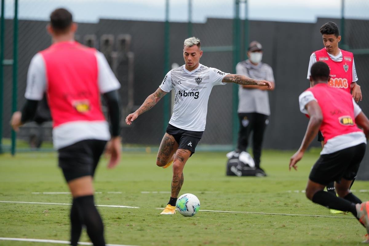 Aps polmica balada, Dylan e Marrony participam normalmente do treino na Cidade do Galo