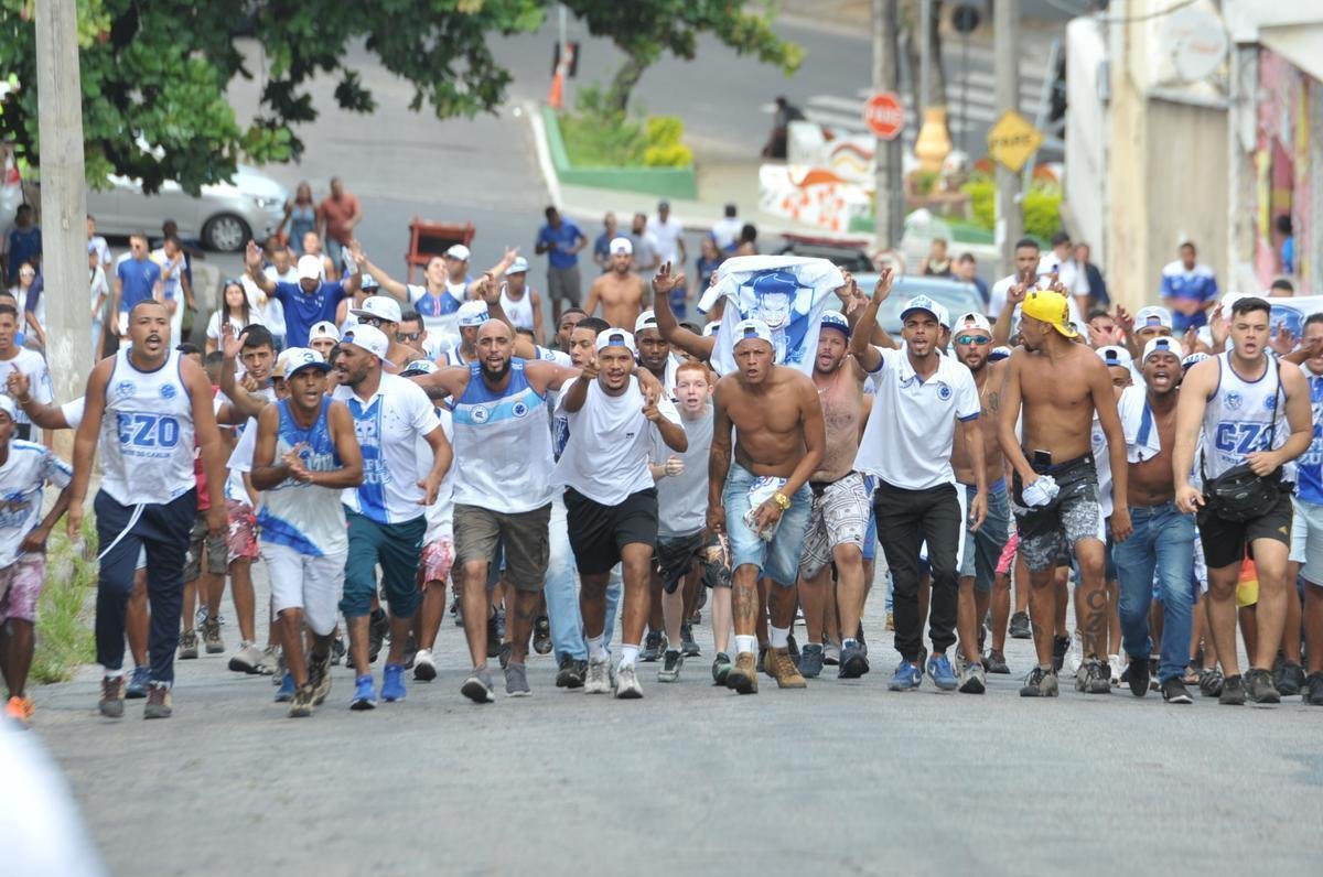 Imagens das torcidas de Amrica e Cruzeiro no clssico deste domingo, no Independncia, pela partida de ida da semifinal do Campeonato Mineiro