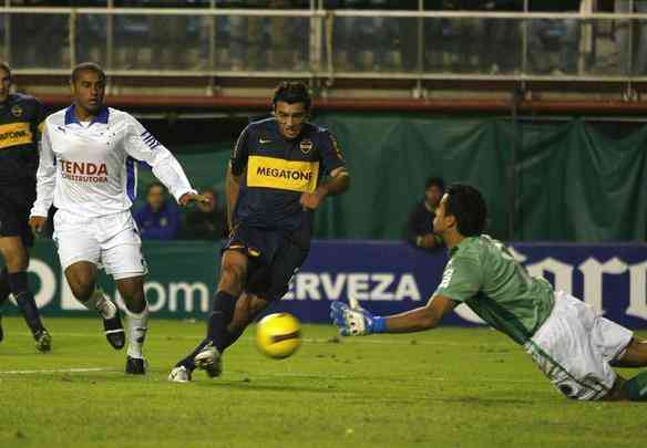 Fbio contra o Boca Juniors, em La Bombonera, pela Libertadores 2008